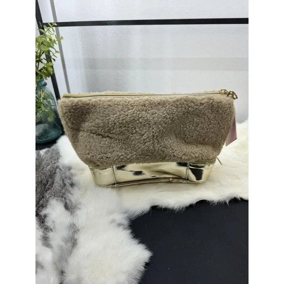 Juicy COUTURE Travel Cosmetic Bag Beige Sherpa Gold Makeup Bag New W/Tags Shiny - Picture 3 of 9